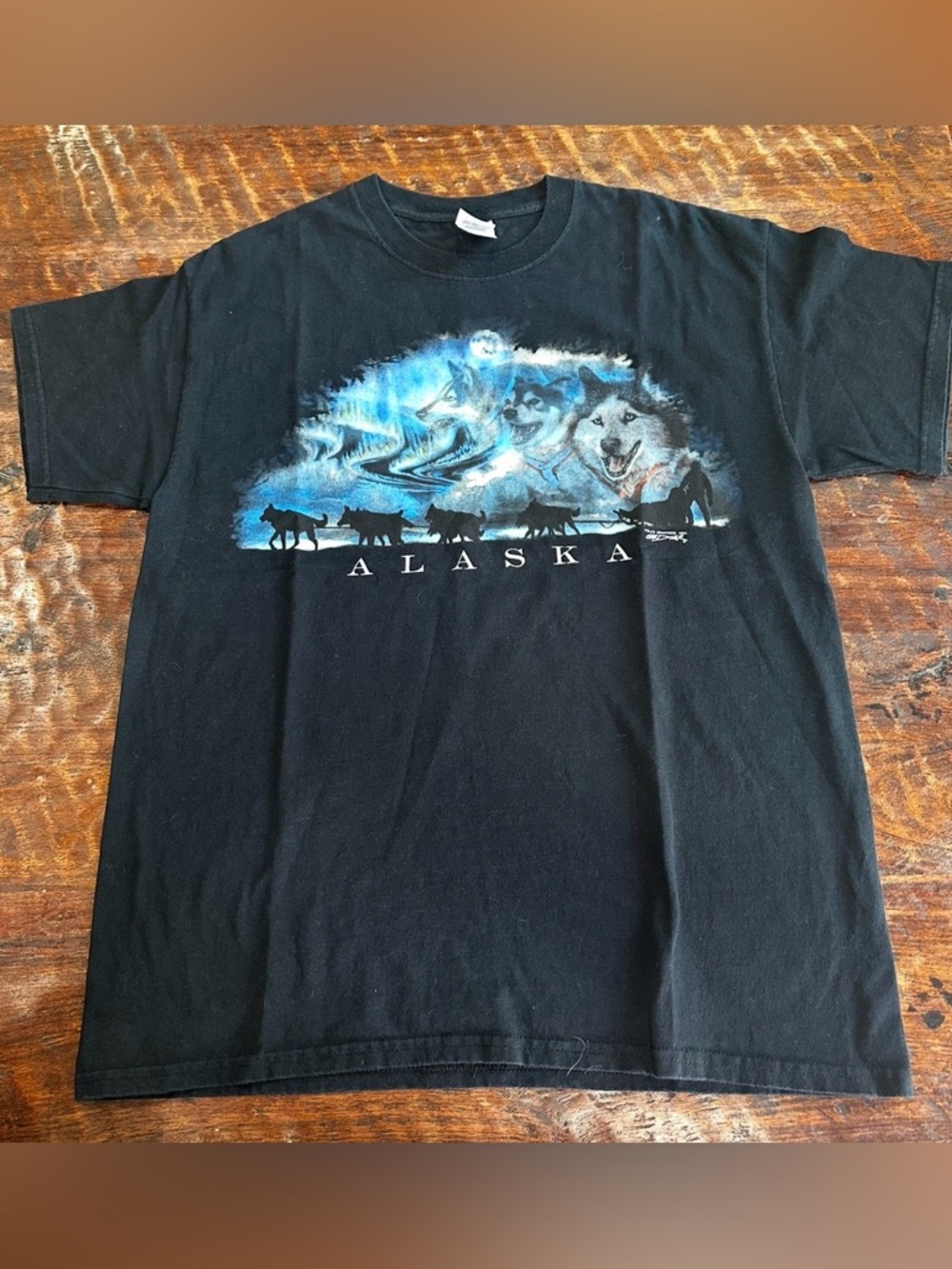 Vintage Gildan Black Alaska Wolf Graphic Tee‎ size L